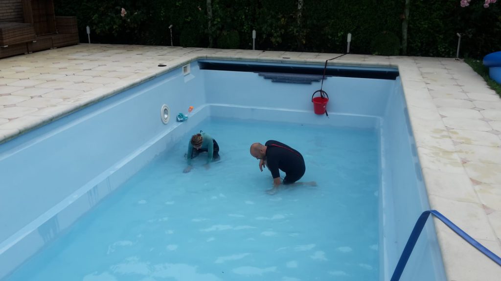 Onderwaterschade herstel van een zwembad