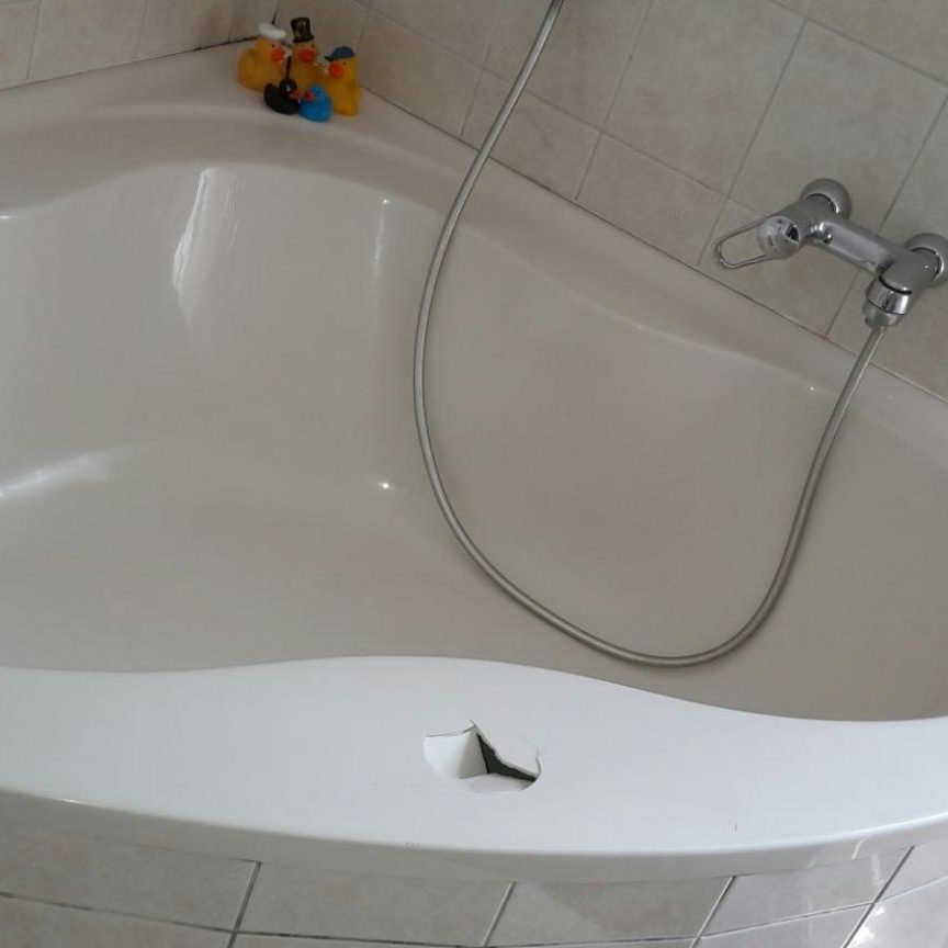 Schade aan sanitair: gat in bad